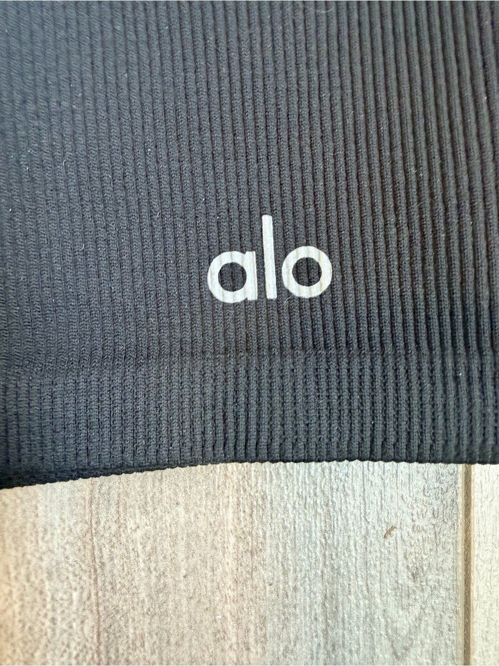 ALO 5” Seamless Ribbed Favourite Short - Picture 4 of 6